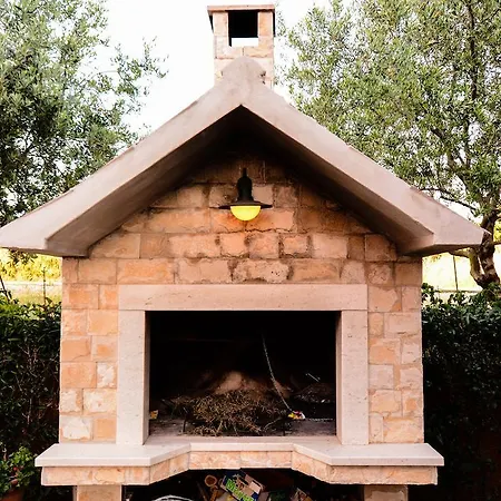 纳特力公寓别墅 * 扎达尔