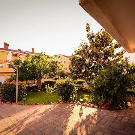 纳特力公寓别墅 *