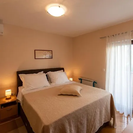 纳特力公寓别墅 扎达尔